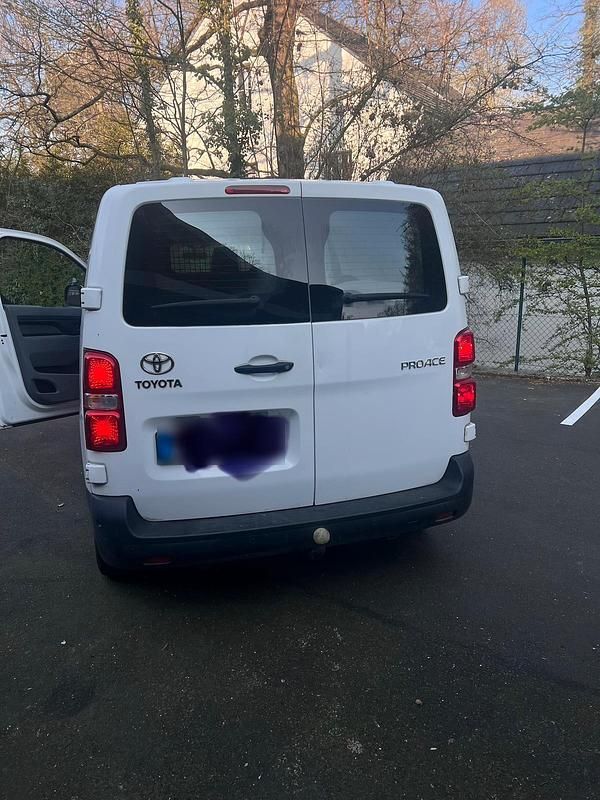 Gebraucht Toyota Proace 120 PS (88 kW) 2018 Weiß Van / Kleinbus