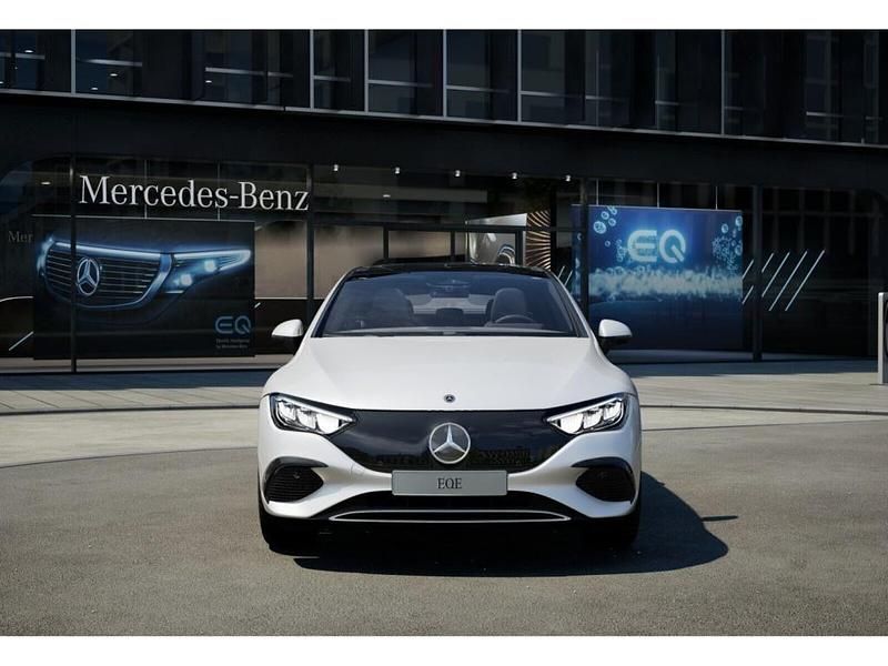 Gebraucht Mercedes EQE300 180 kW (245 PS) 2024 Weiss manufaktur opalithweiß b Limousine