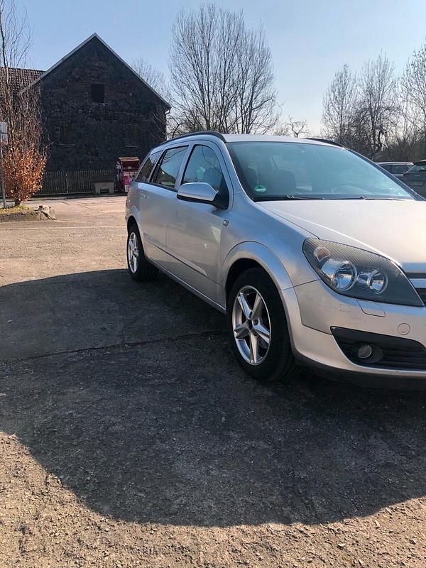 Gebraucht Opel Astra 105 PS (77 kW) 2005 Kombi