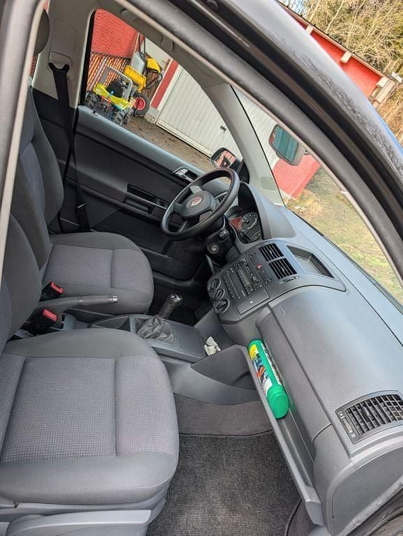 Gebraucht VW Polo Cricket 64 PS (47 kW) 2004 Schwarz Kleinwagen