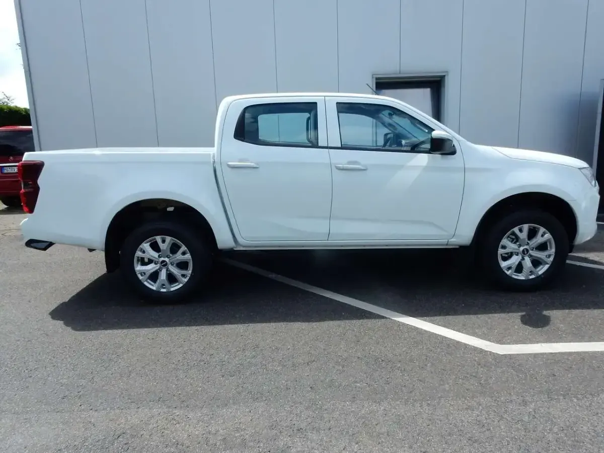 Neu Isuzu D-Max 163 PS (119 kW) 2025 Splash white 527 Pickup