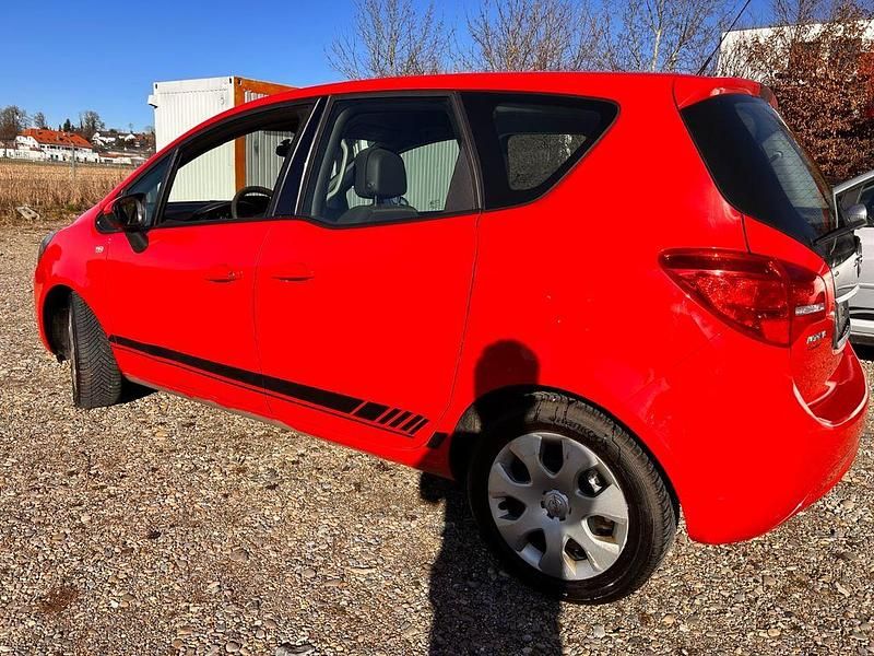 Gebraucht Opel Meriva Edition 95 PS (69 kW) 2016 Rot Van / Kleinbus