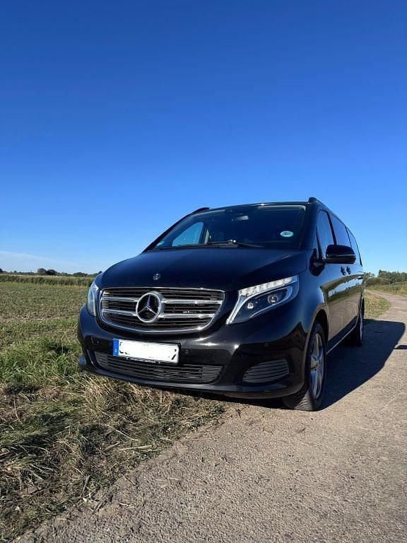 Schwarz Gebraucht 2019 Mercedes V250 Avantgarde Van / Kleinbus | 35.900 € (Superpreis) - Bild 1/4