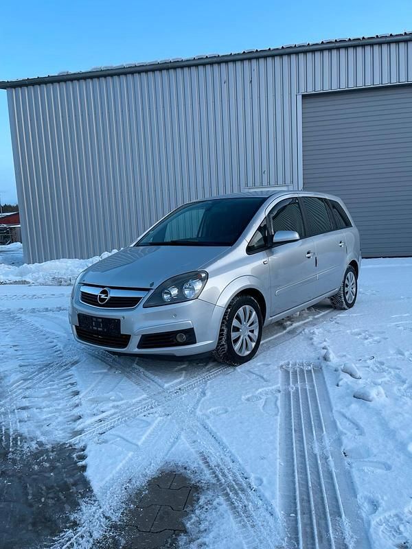 Gebraucht Opel Zafira 150 PS (110 kW) 2005 Silber Van / Kleinbus