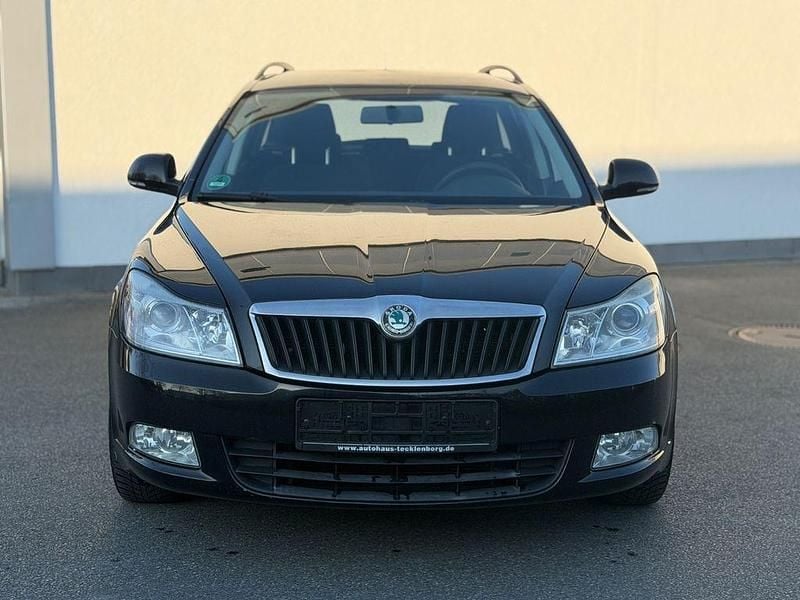 Gebraucht Skoda Octavia Ambiente 122 PS (89 kW) 2010 Schwarz Kombi