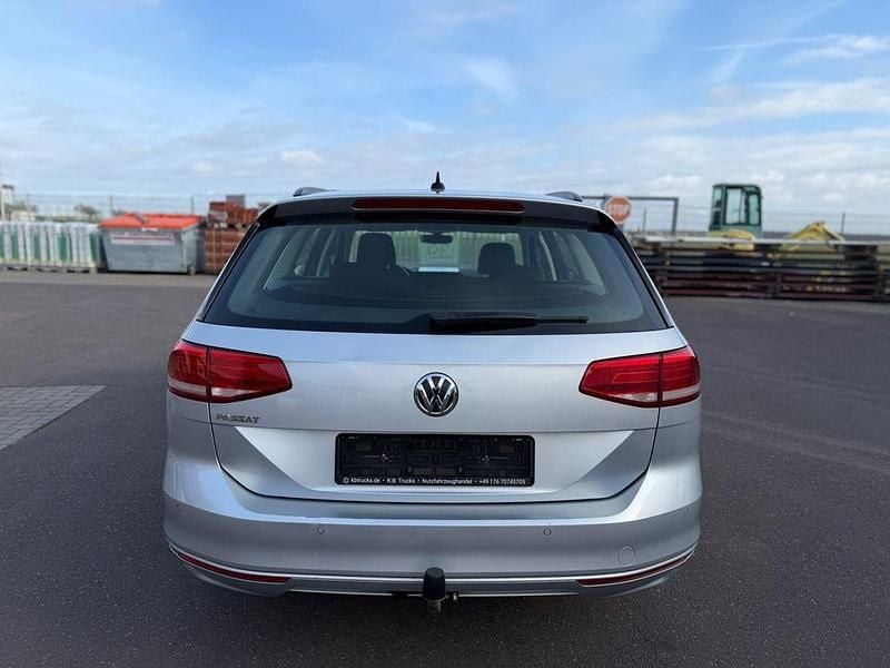 Gebraucht VW Passat Trendline 150 PS (110 kW) 2019 Silber Kombi
