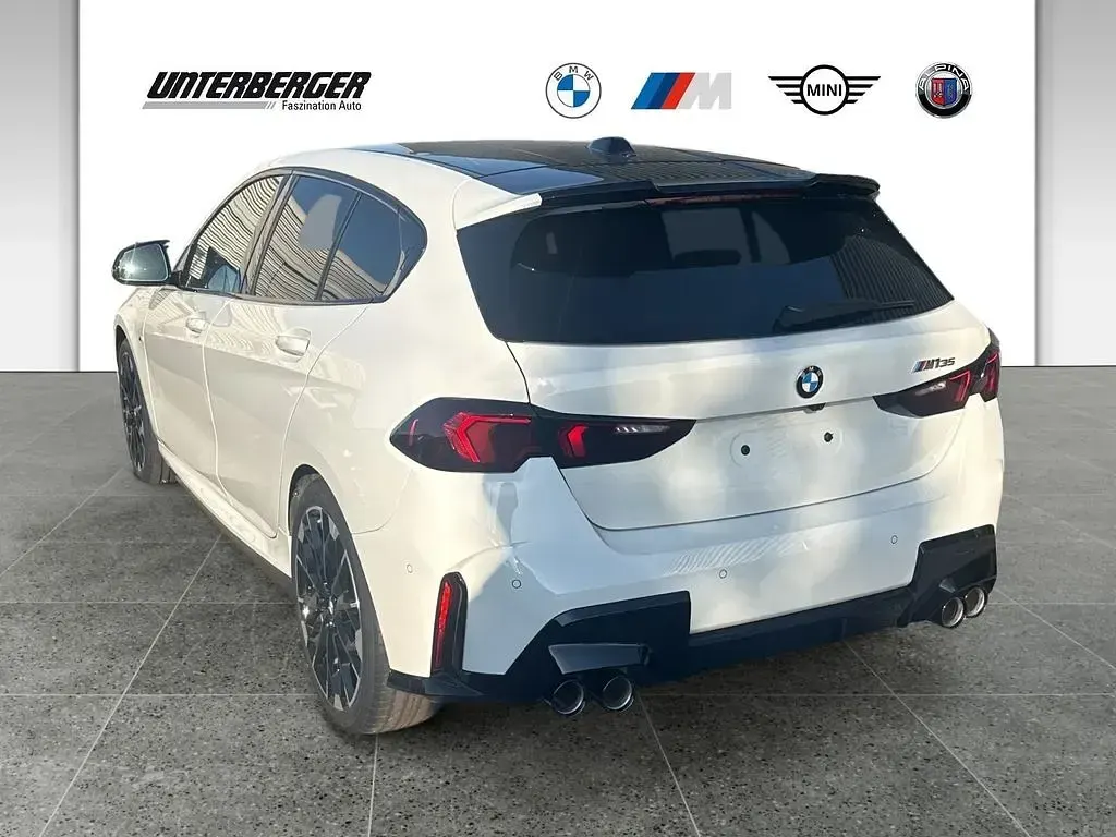 Gebraucht BMW M135 Performance 300 PS (220 kW) 2025 Alpinweiß uni Kleinwagen