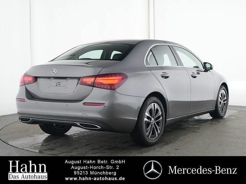 Gebraucht Mercedes A200 Progressive 163 PS (119 kW) 2025 lack mountaingrau Limousine