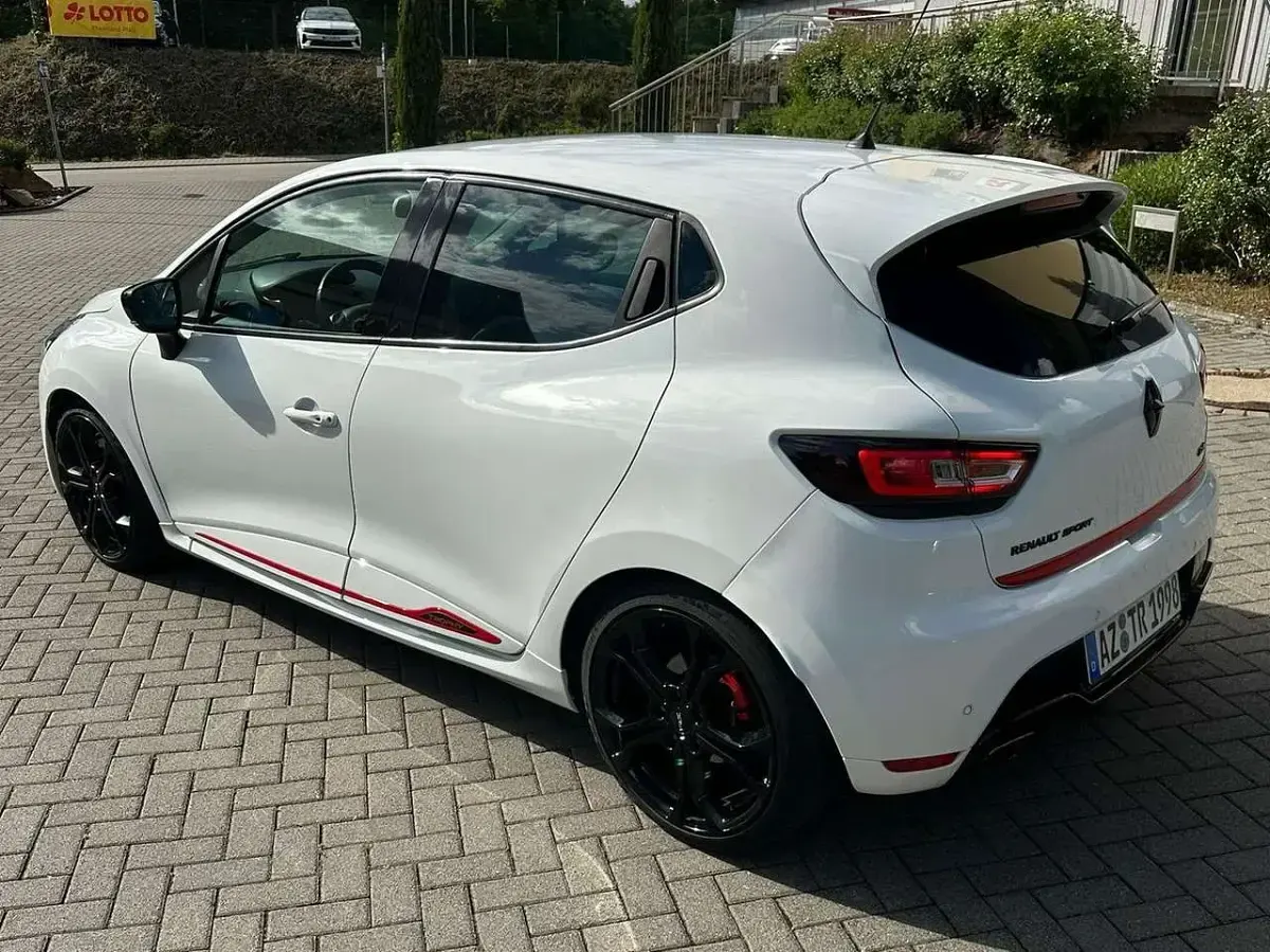 Gebraucht Renault Clio IV Trophy 220 PS (161 kW) 2017 Weiß Limousine