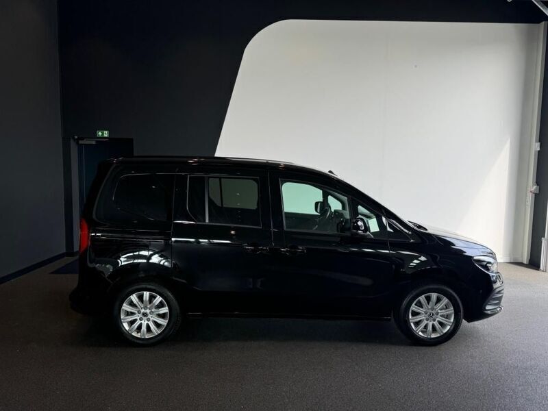 Loparitschwarz metallic Gebraucht 2023 Mercedes EQT200 Van / Kleinbus | 29.990 € (Guter Preis) - Bild 1/4