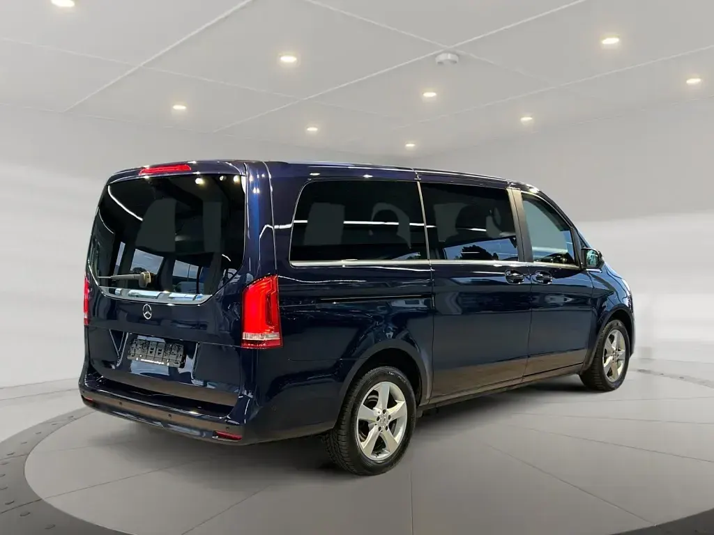 Gebraucht Mercedes V300 237 PS (174 kW) 2022 Cavansitblau metallic Van / Kleinbus