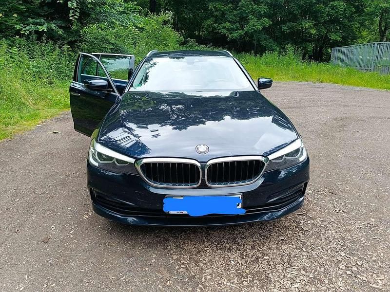 Blau Gebraucht 2017 BMW 520 Sport Line Kombi | 18.100 € (Guter Preis) - Bild 1/4