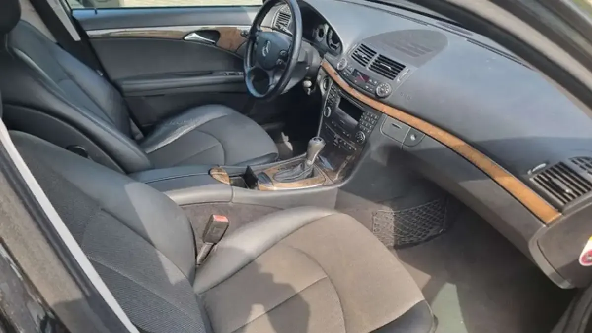 Gebraucht Mercedes E200 Avantgarde 184 PS (135 kW) 2006 Schwarz Kombi