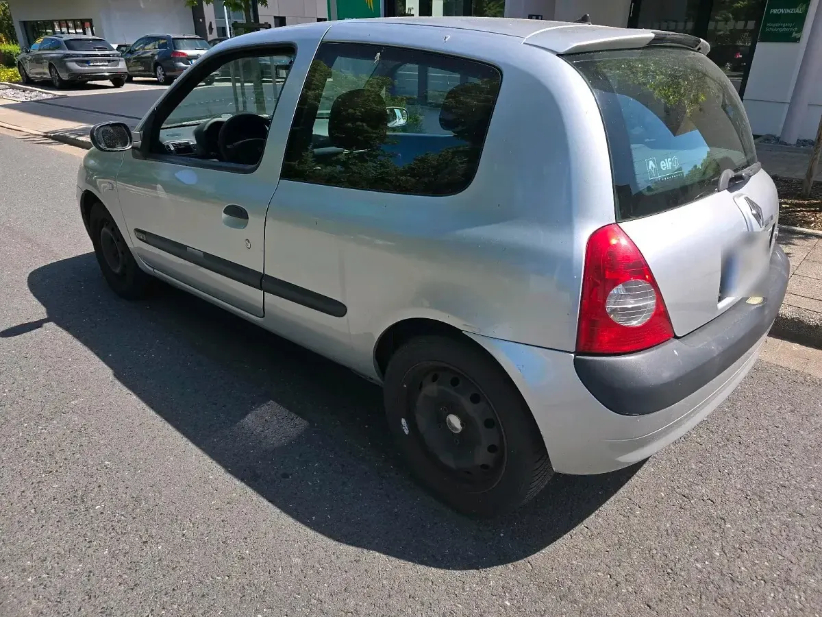Gebraucht Renault Clio II 107 PS (78 kW) 2005 Silber Kleinwagen