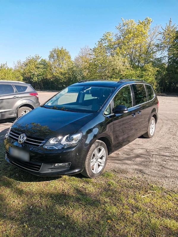 Second-hand VW Sharan 170 CP (125 kW) 2012 Negru Monovolum