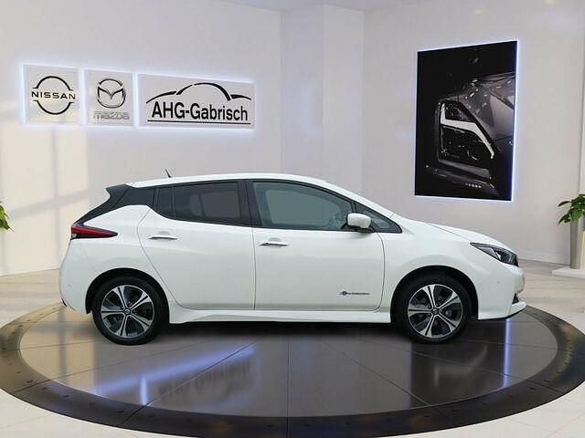 Gebraucht Nissan Leaf Tekna 160 kW (218 PS) 2020 Brilliant white (m) Kleinwagen