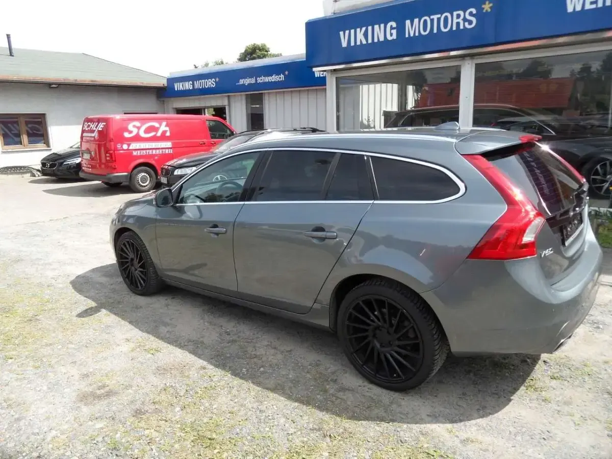 Gebraucht Volvo V60 Summum 190 PS (139 kW) 2017 Osmium grey Kombi