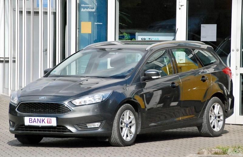 Gebraucht Ford Focus Business Edition 125 PS (91 kW) 2017 Grau Kombi