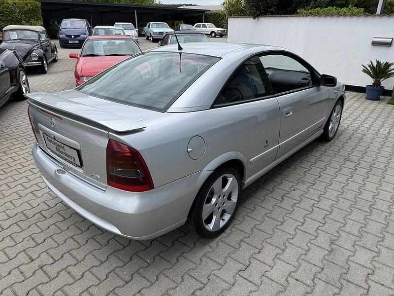 Gebraucht Opel Astra 147 PS (108 kW) 2003 Silber Coupé