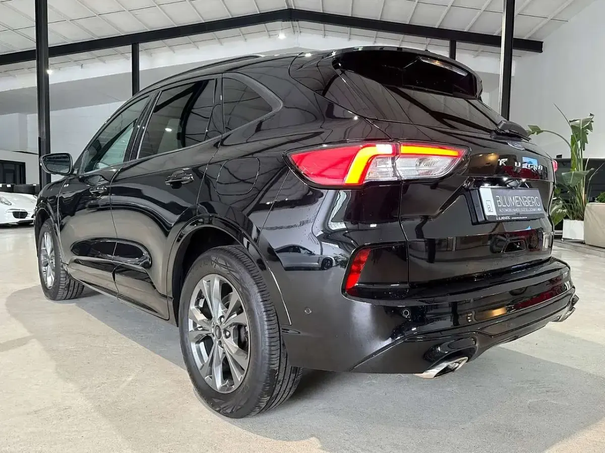 Usado Ford Kuga ST-Line 224 HP (164 kW) 2022 Preto SUV