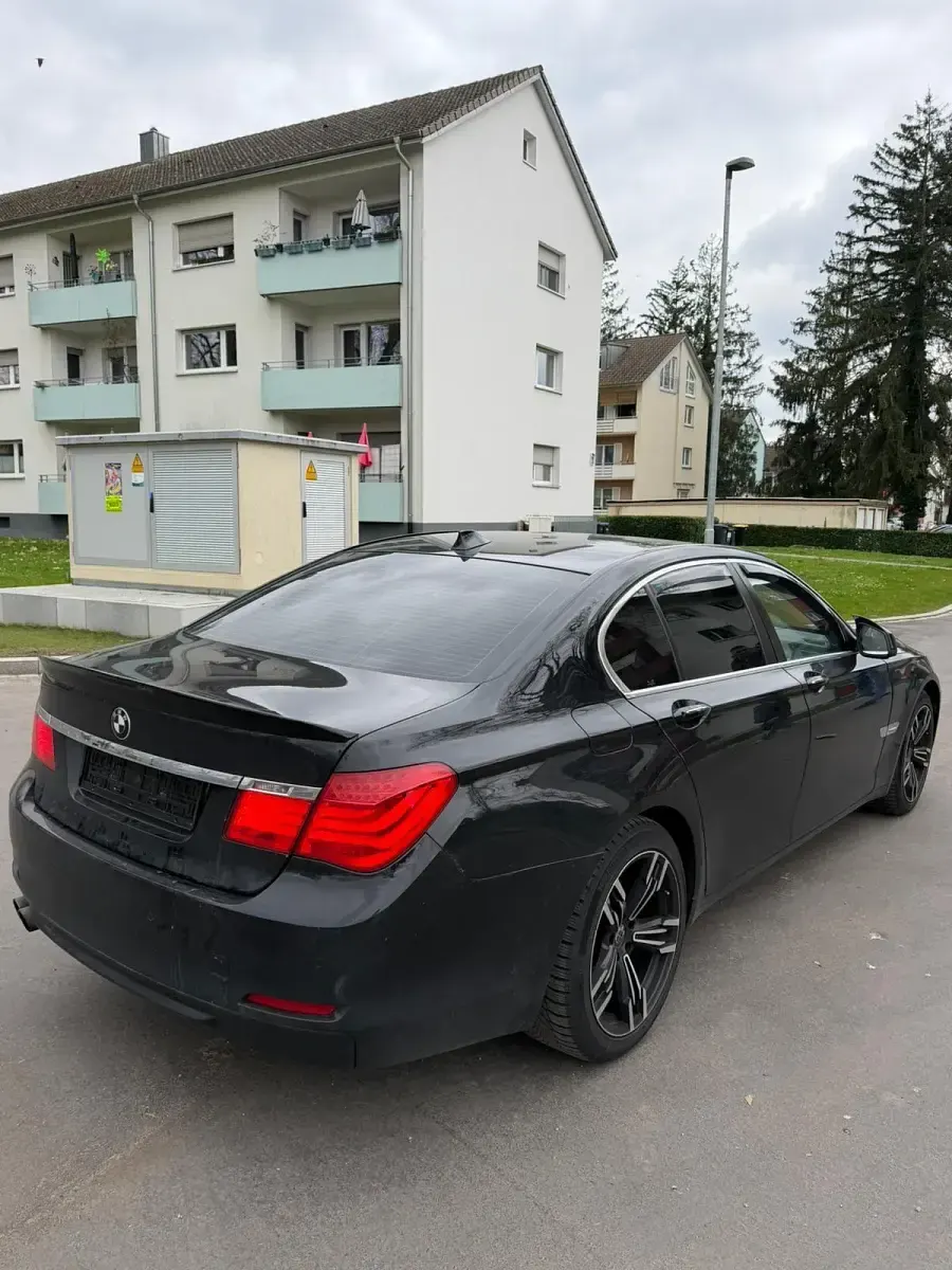 Second-hand BMW 730 245 CP (180 kW) 2008 Negru Berlinǎ