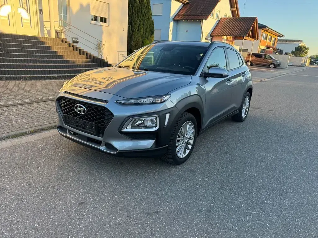 Gebraucht Hyundai Kona YES! 120 PS (88 kW) 2019 Silber SUV