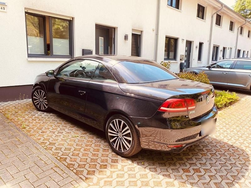 Second-hand VW Eos Exclusive 140 CP (102 kW) 2013 Negru Cabrio
