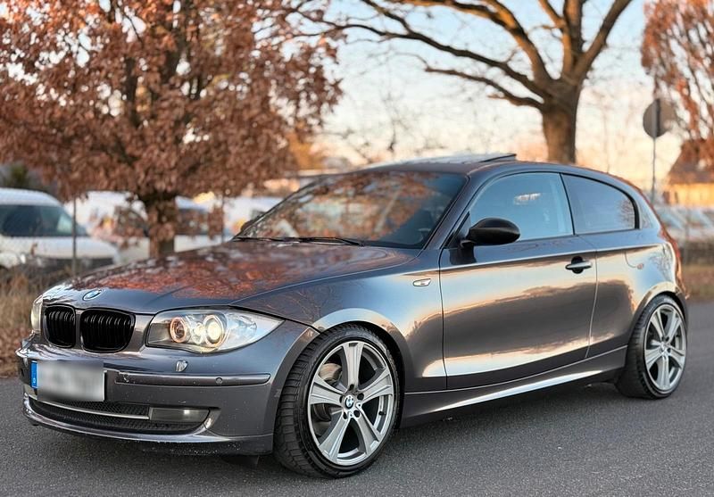 Grau Gebraucht 2008 BMW 120 Coupé Coupé | 4.700 € (Fairer Preis) - Bild 1/4