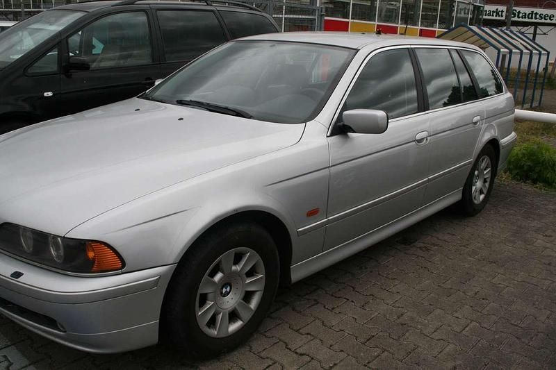 Gebraucht BMW 525 163 PS (119 kW) 2003 Titansilber metallic Kombi