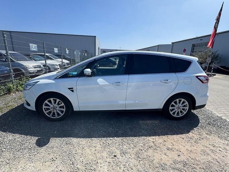 Używany Ford S-MAX Titanium 179 KM (131 kW) 2016 Biały Minivan
