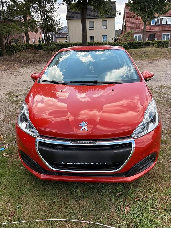Orange Gebraucht 2016 Peugeot 208 Kleinwagen | 3.900 € (Guter Preis) - Bild 1/4
