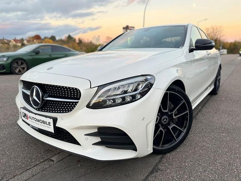 Weiß Gebraucht 2019 Mercedes C220 AMG line Limousine | 22.999 € (Teuer) - Bild 1/4