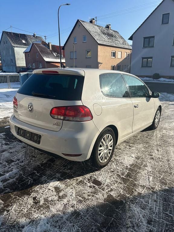 Gebraucht VW Golf VI Comfortline 105 PS (77 kW) 2010 Weiß Kleinwagen