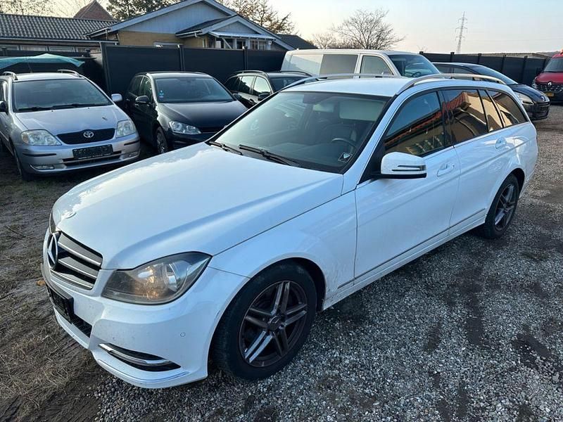 Weiß Gebraucht 2013 Mercedes C200 Limousine | 4.200 € (Guter Preis) - Bild 1/4