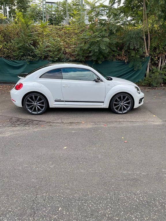 Weiß Gebraucht 2016 VW Beetle CLUB Limousine | 19.400 € - Bild 1/4