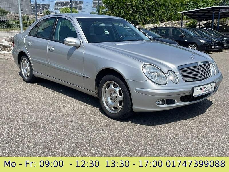 Silber Gebraucht 2004 Mercedes E200 Limousine | 2.699 € (Superpreis) - Bild 1/4