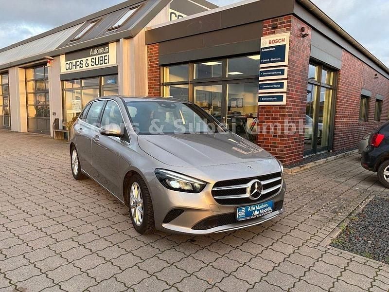 Silber Gebraucht 2022 Mercedes B180 Van / Kleinbus | 20.490 € (Superpreis) - Bild 1/4