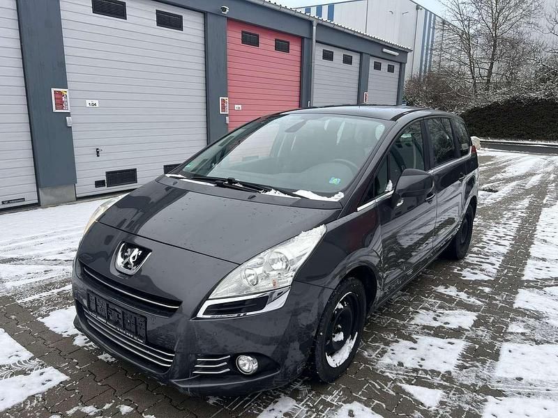 Lack grau shark mit schutzlack Gebraucht 2012 Peugeot 5008 Active+ Van / Kleinbus | 3.790 € (Guter Preis) - Bild 1/4