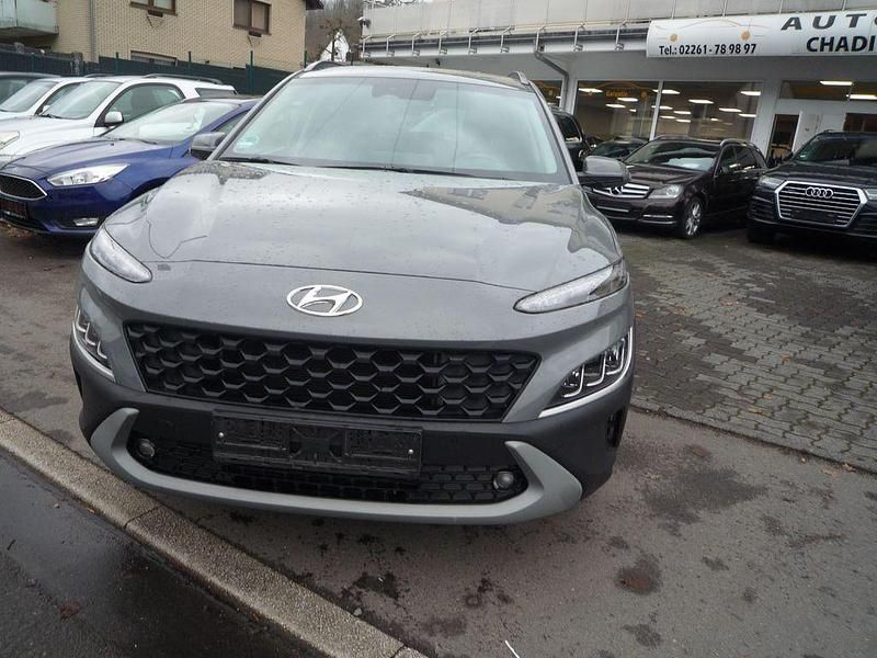 Grau Gebraucht 2021 Hyundai Kona Pure SUV | 13.950 € (Superpreis) - Bild 1/4