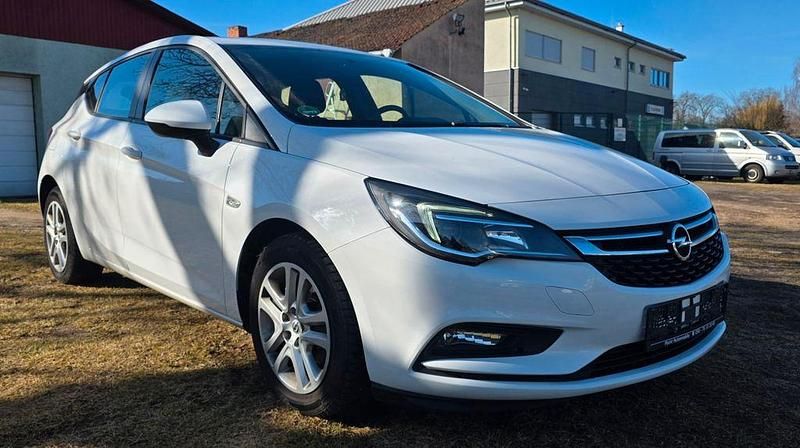 Gebraucht Opel Astra Edition 110 PS (80 kW) 2018 Weiß Limousine
