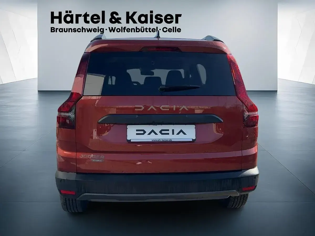 Neu Dacia Jogger Extreme 141 PS (103 kW) 2025 Terracottabraun (braun) Van / Kleinbus