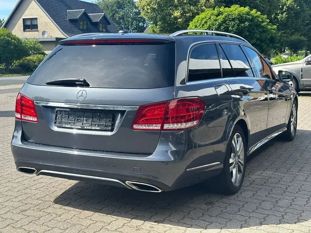 Gebraucht Mercedes E220 170 PS (125 kW) 2013 Grau Limousine