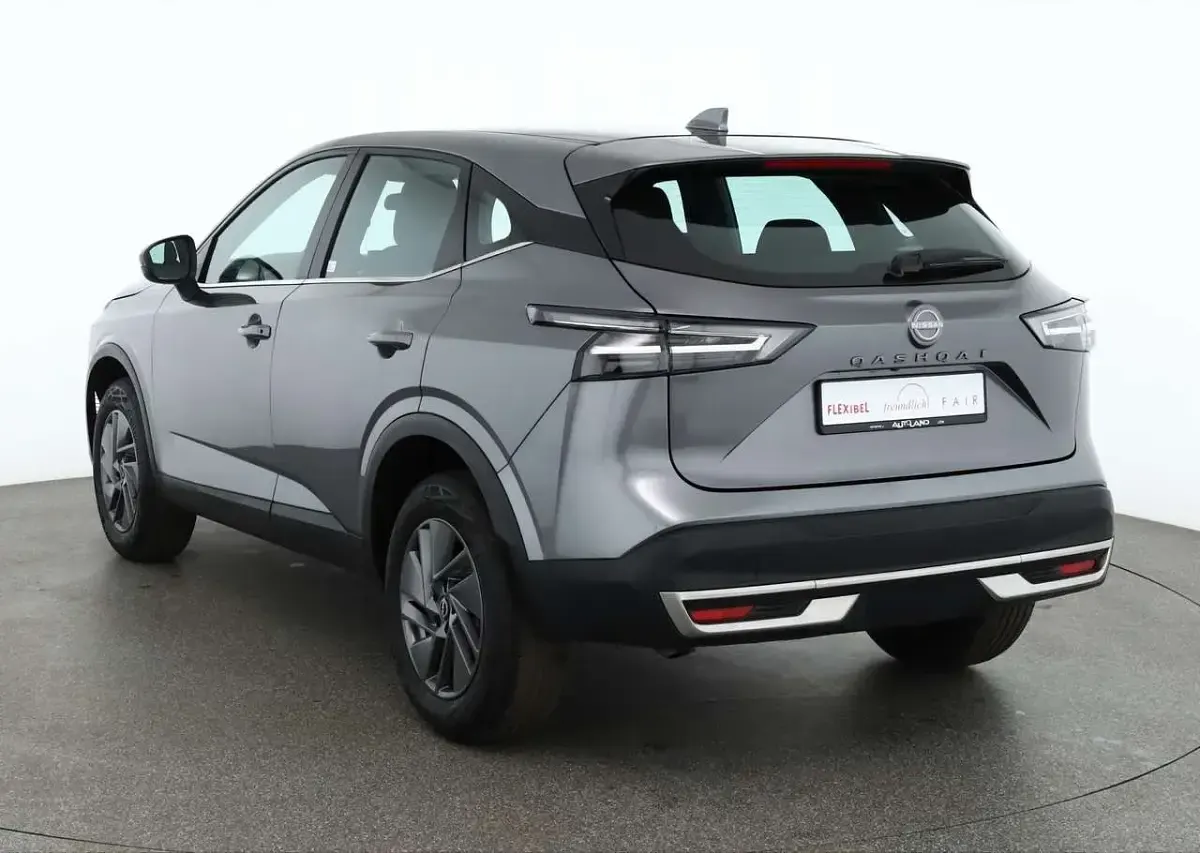 Neu Nissan Qashqai Acenta 140 PS (102 kW) 2026 Platinumsilbermet. SUV