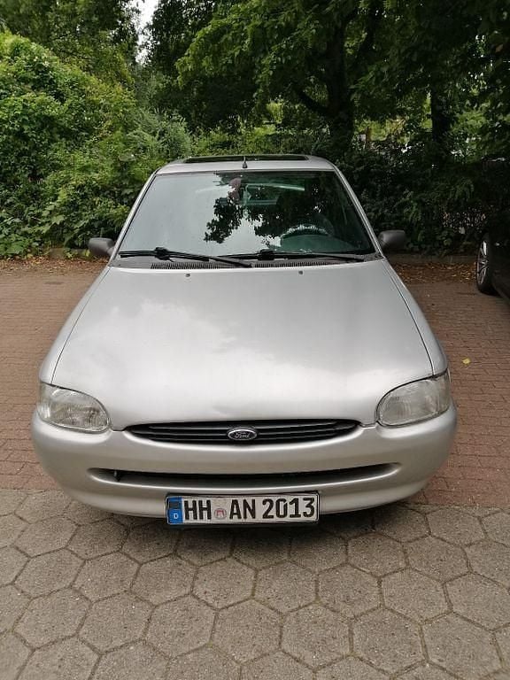 Silber Gebraucht 1992 Ford Escort Limousine | 2.600 € - Bild 1/4
