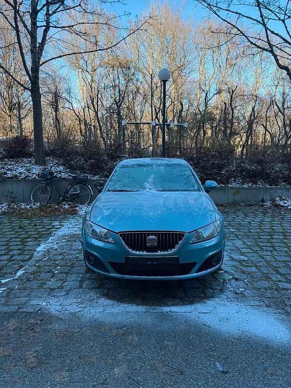 Blau Gebraucht 2010 Seat Exeo Limousine | 1.600 € - Bild 1/4