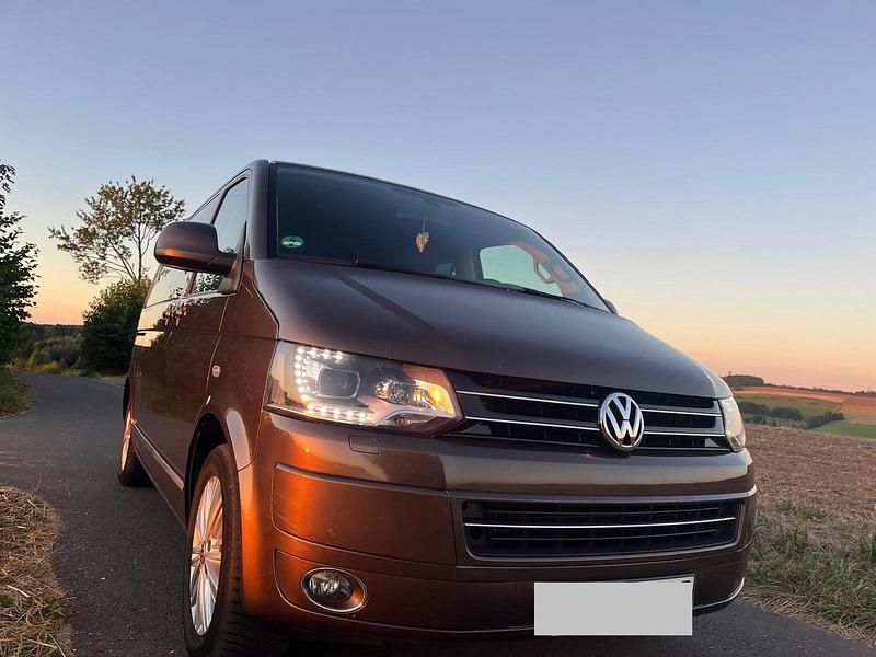 Gebraucht VW Multivan Highline 180 PS (132 kW) 2015 Braun Van