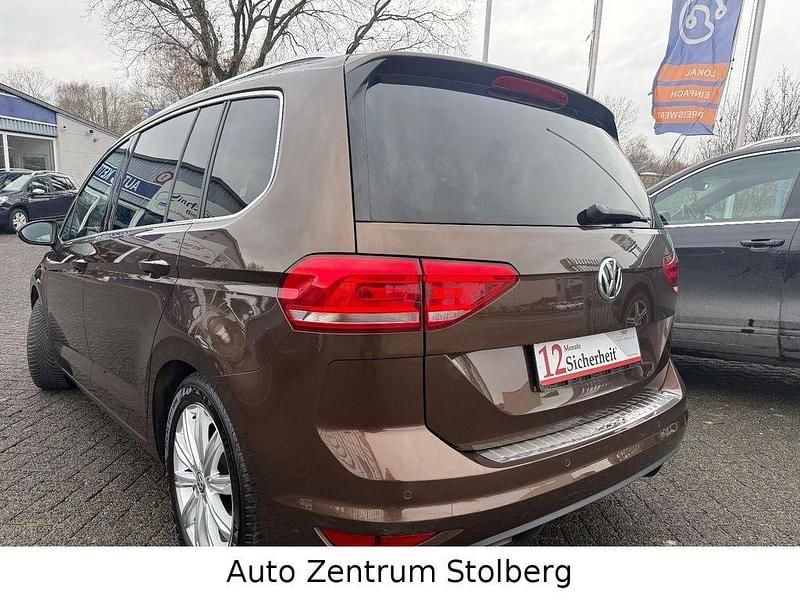 Gebraucht VW Touran Highline 150 PS (110 kW) 2017 Braun Van / Kleinbus