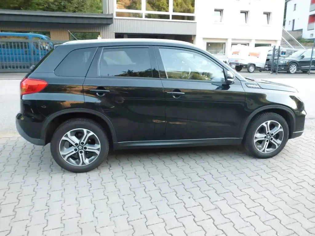 Gebraucht Suzuki Vitara Comfort 120 PS (88 kW) 2015 Schwarz SUV