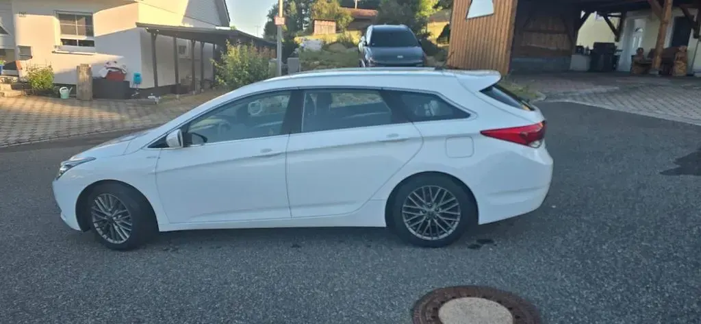 Gebraucht Hyundai i40 Classic 135 PS (99 kW) 2017 Weiß Limousine