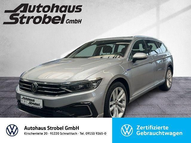 Pyritsilber metallic Gebraucht 2023 VW Passat GTE Kombi | 32.990 € (Teuer) - Bild 1/3